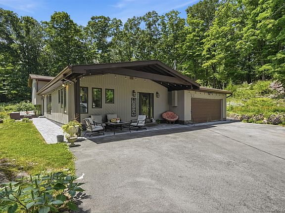 3rd image of 29 Murray Drive