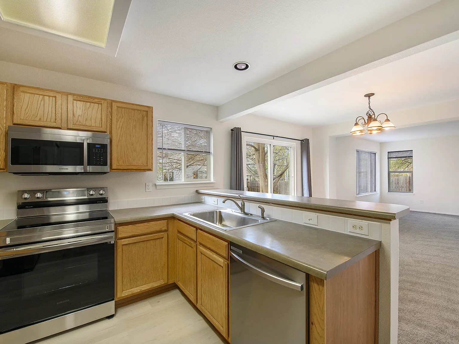 4 bed, 2.5 bath, 2240 sqft, $2,875 — Photo 4