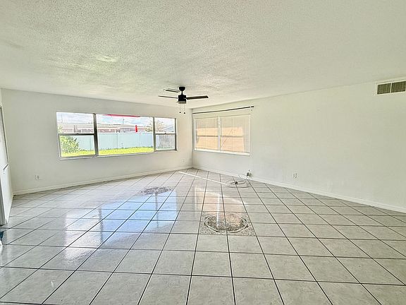 3rd image of 1109 Marlowe Ave