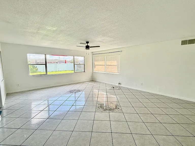 1109 Marlowe Ave — Photo 3