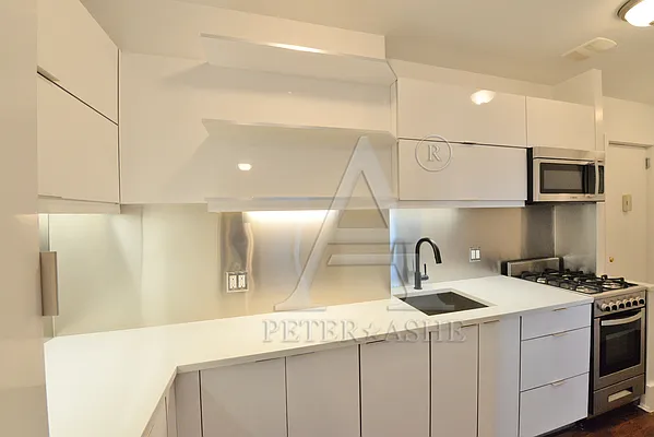 Rented by Peter Ashe | media 30