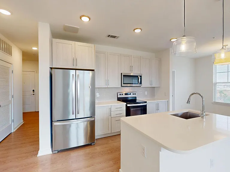 Essex Luxe Apartments — Photo 94