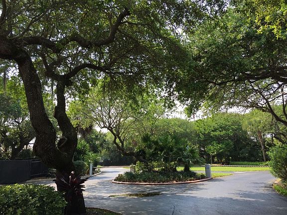 3rd image of 1302 Coral Park Ln