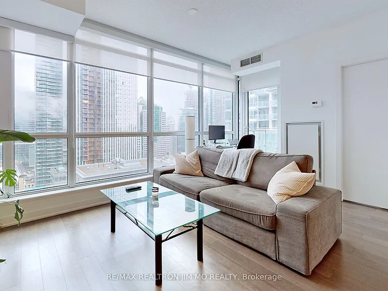 199 Richmond St W #2105 — Photo 3