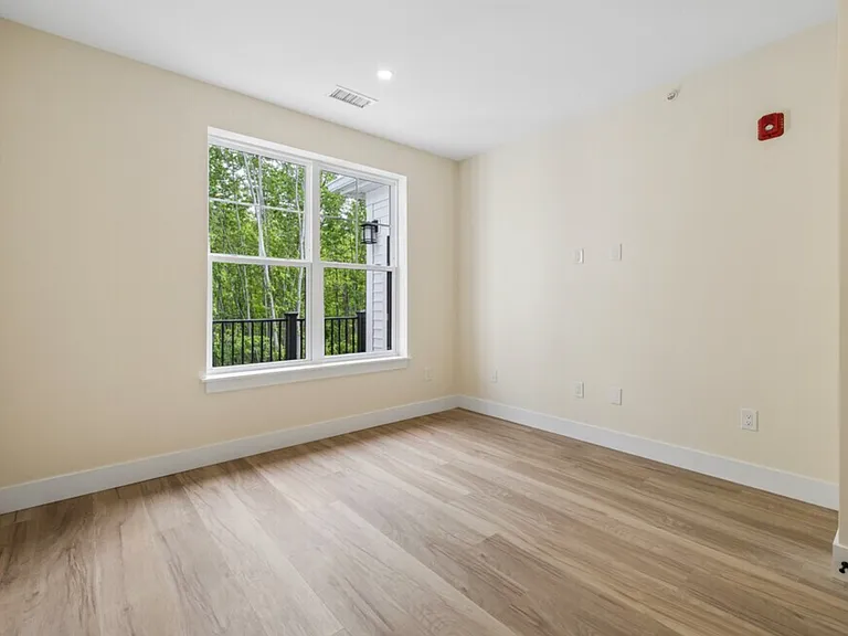 1BR, 1BA - 778SF - Bedroom