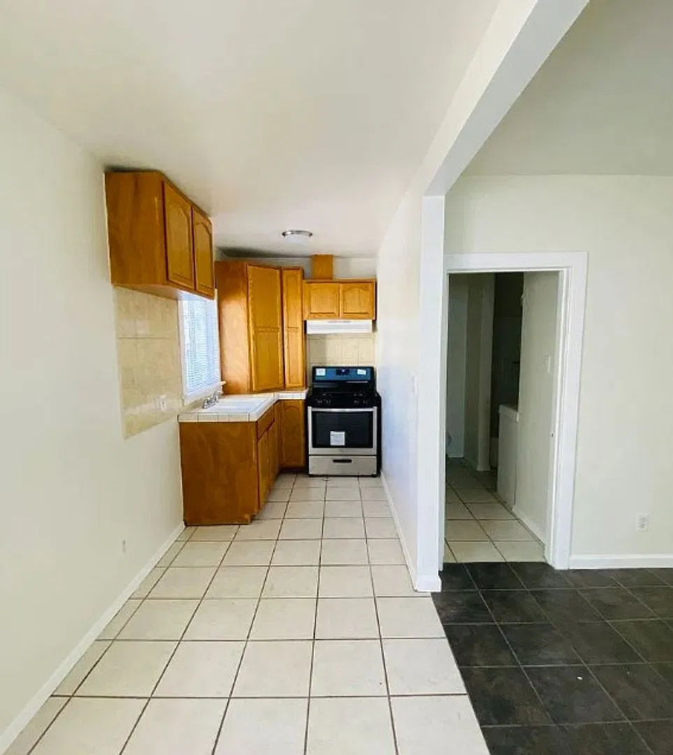 Burlington Apartments - Jd Van Nuys Investments, Llc. — Photo 3