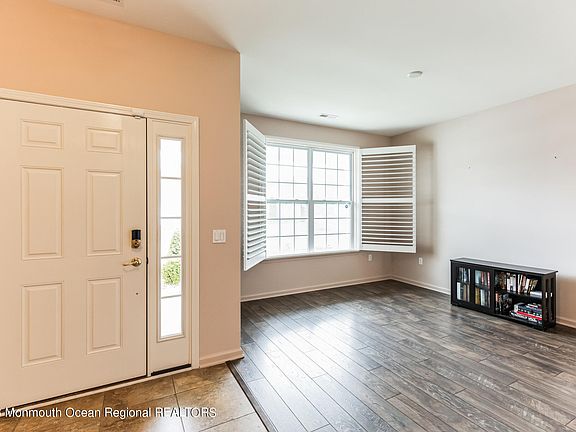 5th image of 20 Woodview Drive