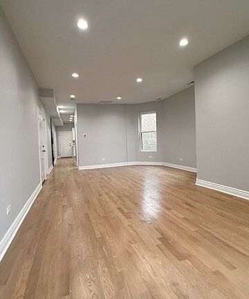 3rd image of 1429 N Washtenaw Ave Floor 3