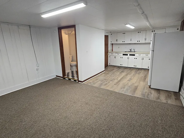 1143 Beaconsfield Ave #6 — Photo 3