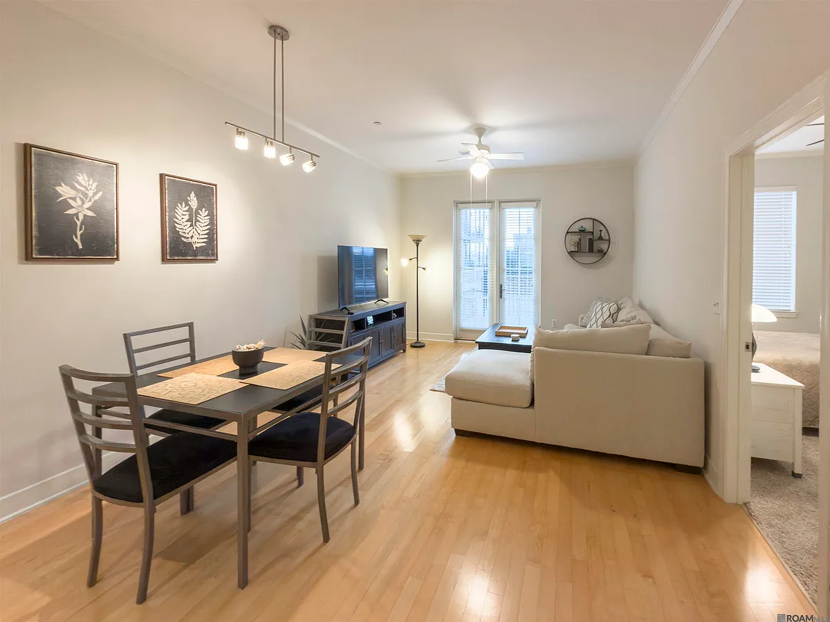 Building Photo - 7707 Bluebonnet Blvd #408