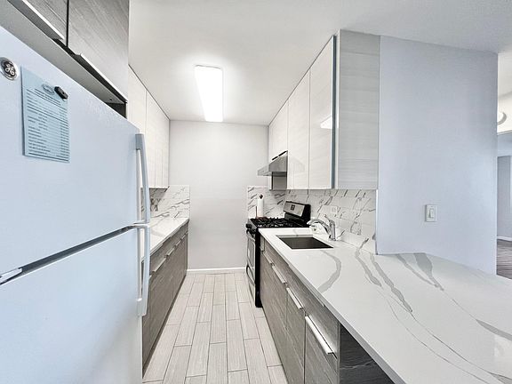 4th image of 2 Bay Club Dr APT 16O