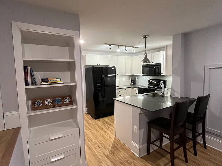 17 6th St NE #2 — Photo 2