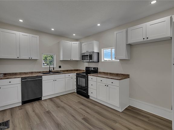 5th image of 207 Columbia St