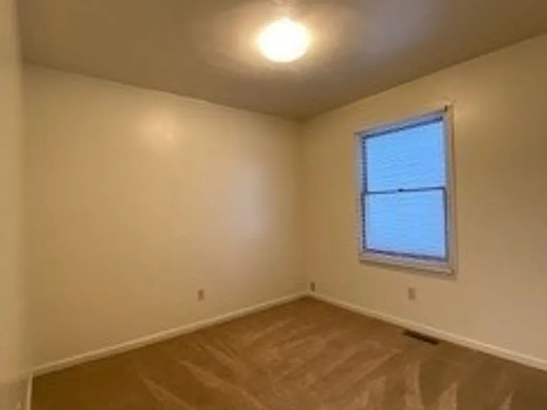 124 S Silverwood Ln — Photo 8