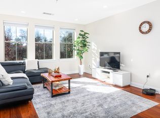 4 Harvest Dr #107, North Andover, MA 01845