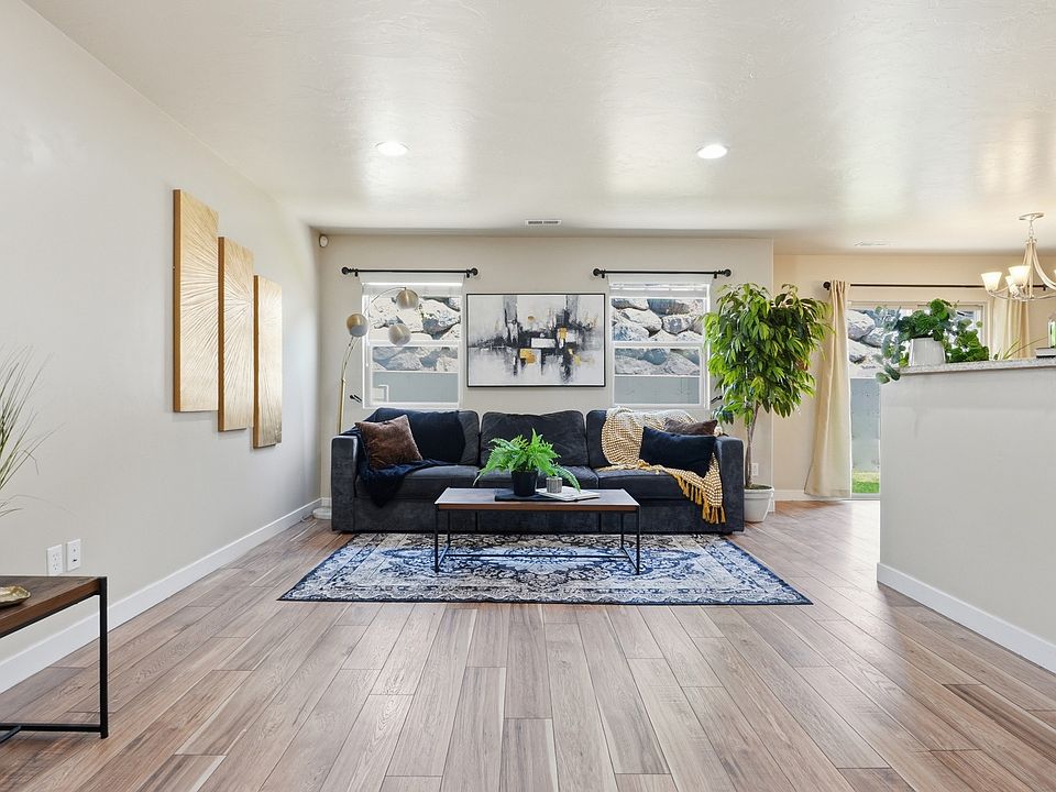 1st image of 1649 N Hollyhock Cir