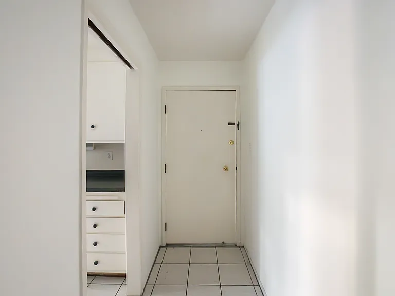 Curtner Villa Apartments — Photo 19
