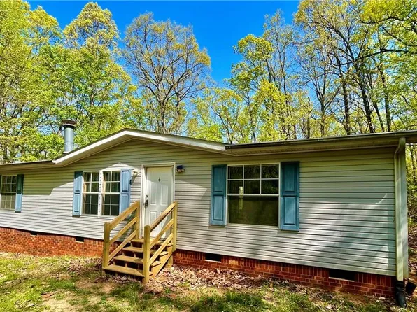 1458 Merridon Dr, Pinnacle, NC 27043