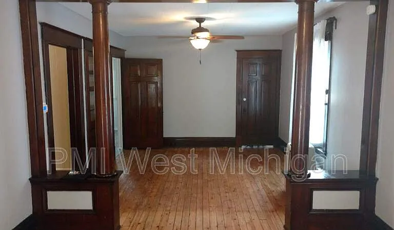 946 Pine Ave NW #1 — Photo 10