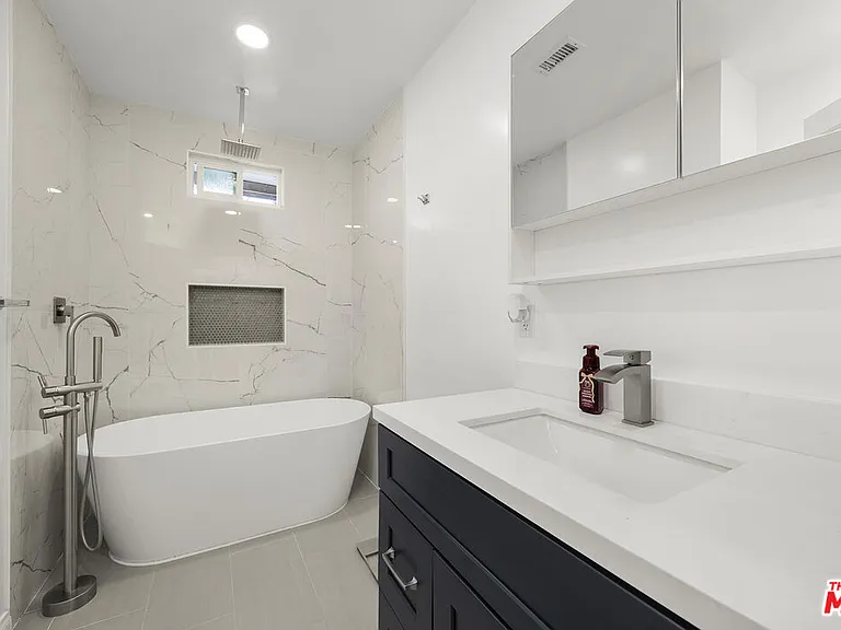 1061 N Euclid St — Photo 7