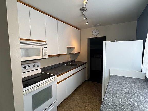3rd image of 1381 106th St