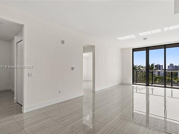 5th image of 2960 NE 207th St Unit 815