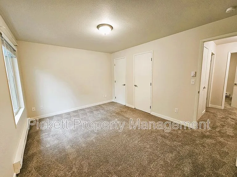354 NW Edvard St #G — Photo 18