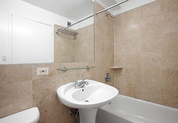4th image of 360 W 43rd St APT S14c