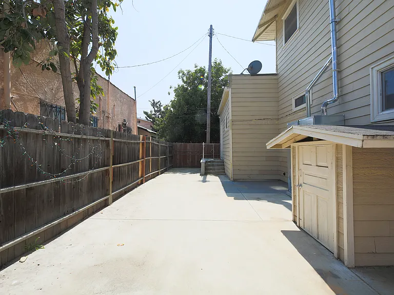 2626 S Budlong Ave #4 — Photo 18