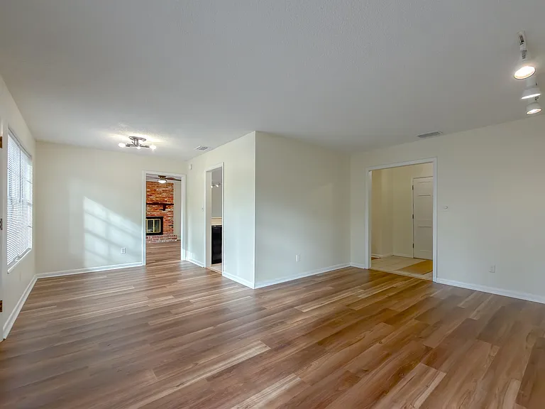 307 Sweetbriar Dr — Photo 4