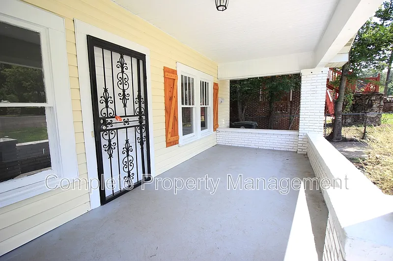 4 bed, 2.0 bath, 1907 sqft, $1,250 — Photo 2
