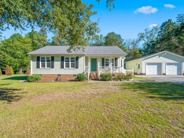 5006 Country Day Dr, Zebulon, NC 27597