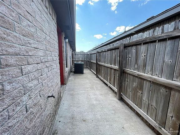 5th image of 1914 Bahamas Dr APT 2