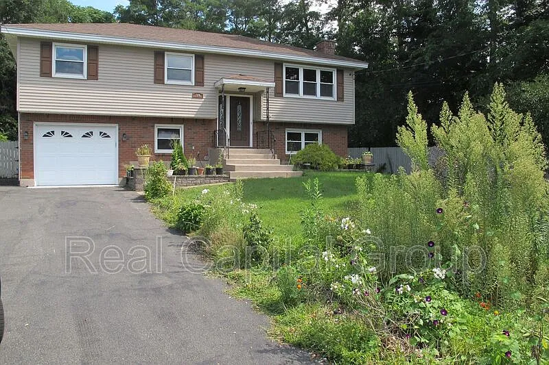 4 bed, 2.0 bath, 1920 sqft, $3,295 — Photo 1
