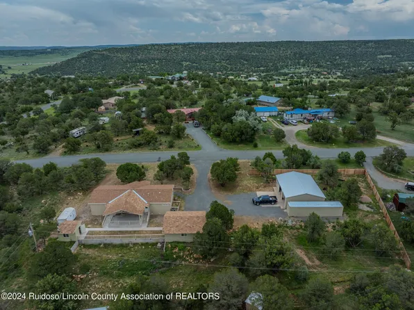 165 Crest View Rd, Capitan, NM 88316