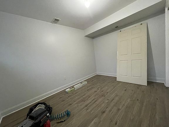 4th image of 155 Waterbury Ave #B