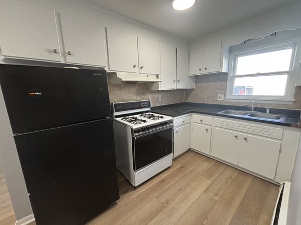 234 W Commercial St