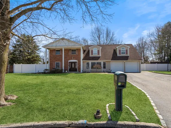 3 Mary Lu Drive, Holtsville, NY 11742