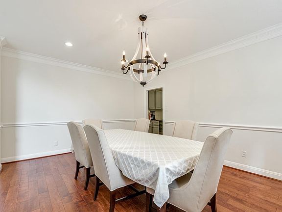 3rd image of 14 Torrington Ln