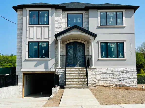 51 Center St, Staten Island, NY 10306