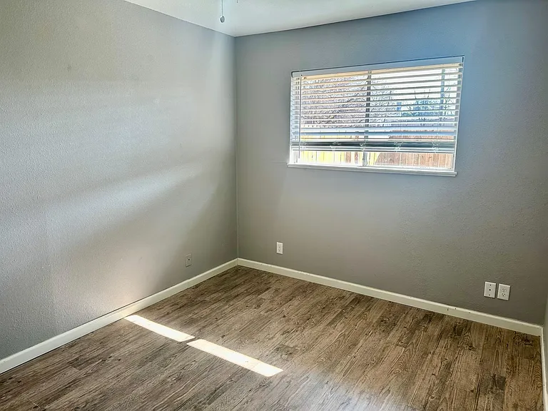 836 N Meadows Dr #B — Photo 9