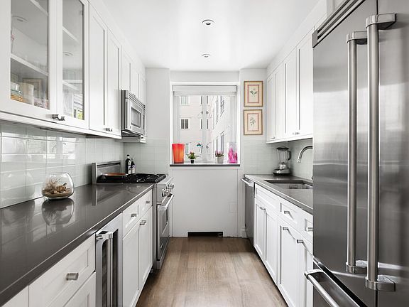 5th image of 200 E 66th St APT B0202