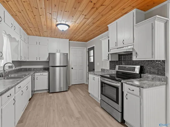 442 10th St NW, Union Grove, AL 35016