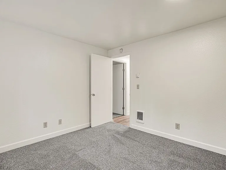 Garden Court Apts. — Photo 14