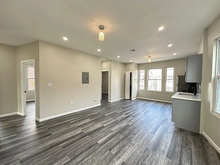 133 Stevens Ave #2E — Photo 1