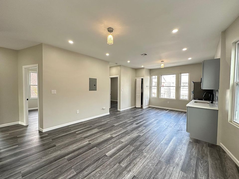 1st image of 133 Stevens Ave #2E