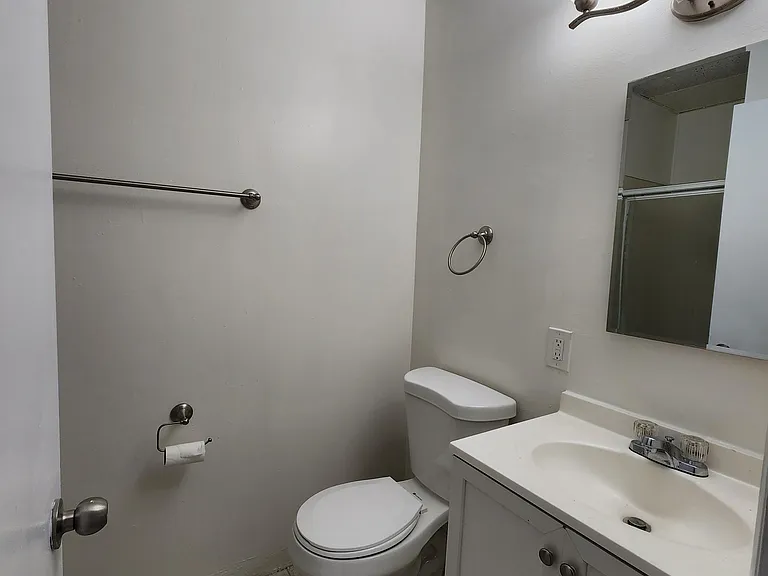 6109 Jackson St #2F — Photo 2