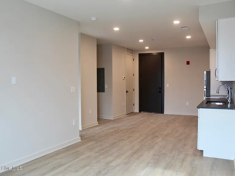 1108 Castle St #C — Photo 6
