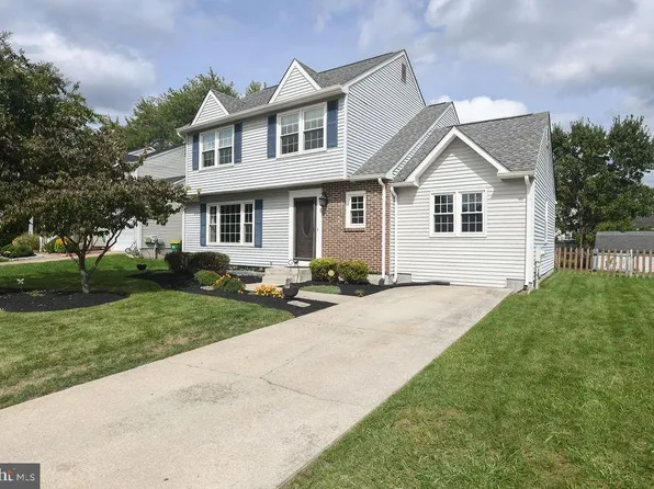 5 Oakwood Cir, Newark, DE 19702
