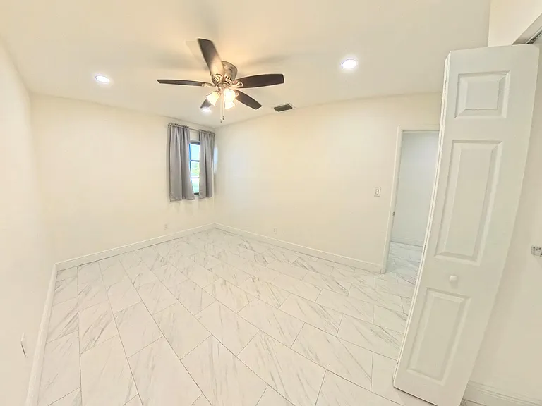 341 Henthorne Dr — Photo 16